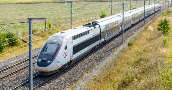 Około 300 osób zostało uwięzionych w pociągu TGV w północnej Francji. Skład przez 3 godziny stał w palącym słońcu i z wyłączoną klimatyzacją. Mimo kilku zasłabnięć, nikt nie wymagał hospitalizacji.
