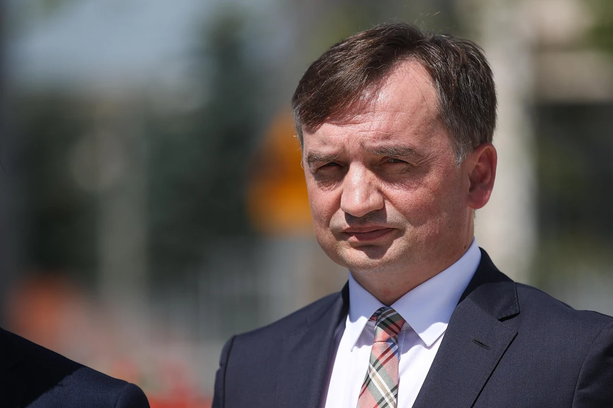 Minister sprawiedliwości, prokurator generalny Zbigniew Ziobro polecił przeprowadzenie postępowania wyjaśniającego w Prokuraturze Regionalnej we Wrocławiu w związku z dzisiejszą publikacją portalu onet.pl - poinformował Karol Borchólski z Prokuratury Krajowej.