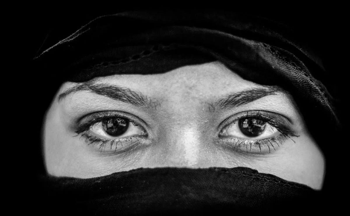 ​100 batów - taki wyrok usłyszała Iranka, która pokojowo protestowała przeciwko śmierci syna zabitego przez siły bezpieczeństwa podczas antyrządowych protestów. Na werdykt sądu mógł mieć wpływ także sprzeciw kobiety od noszenia hidżabu.