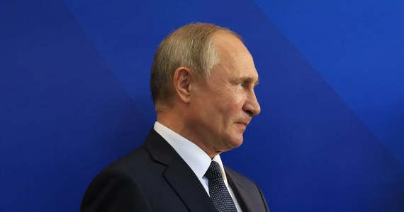 "Władimir Putin potrzebował pilnej pomocy medycznej" - poinformował w serwisie Telegram szef ukraińskiego wywiadu wojskowego Kyryło Budanow. Dodał, że lekarze spędzili w apartamencie prezydenta Rosji ponad trzy godziny. 