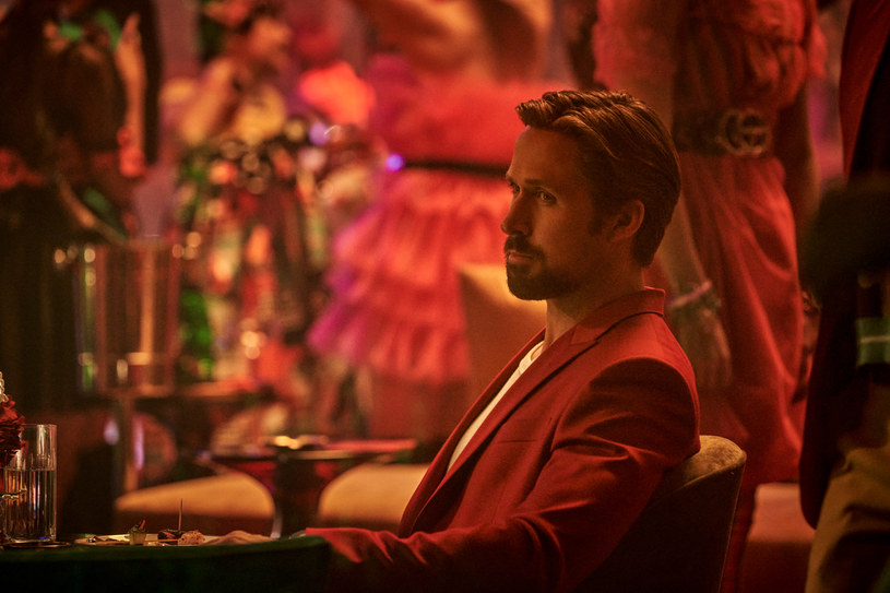 Kilka dni po tym, jak film "Gray Man" o budżecie 200 milionów dolarów zadebiutował w serwisie streamingowym, Netflix ogłosił plany na rozszerzenie serii o sequel i spin-off. Kontynuację mają wyreżyserować ponownie bracia Russo, a w roli głównego bohatera pojawi się Ryan Gosling. 