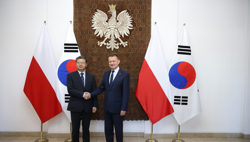 El titular del Ministerio de Defensa Nacional, Marius Plaszak, aprobó los acuerdos armamentísticos con Corea del Sur.