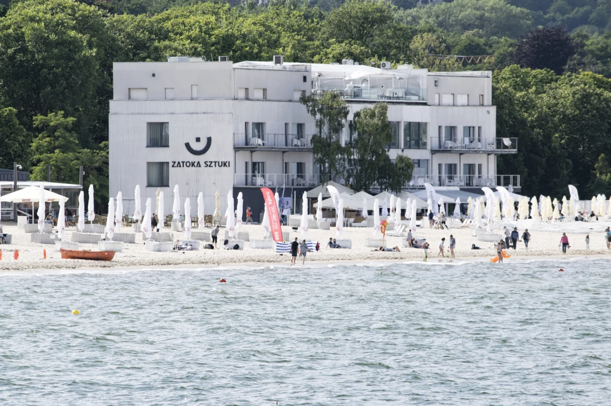 Zawiadomienie o podejrzeniu popełnienia przestępstwa dotyczące Zatoki Sztuki złożył prezydent Sopotu. Chodzi o kontrowersyjny, nadmorski lokal prowadzony przez spółkę Art Invest. "Czy musi dojść do tragedii, by odpowiednie służby zaczęły działać i zajęły się sprawą?" - pyta Jacek Karnowski.