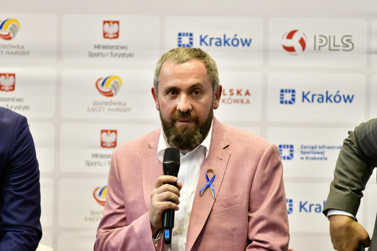 W nowym sezonie siatkarska PlusLiga będzie powiększona. Dołączy do niej Barkom Każany Lwów. Klub z Ukrainy od kilku lat przygotowywał się do dołączania do jednej z najlepszych lig na świecie. Sprawa przyśpieszyła po tym, jak okazało się, że Barkom nie będzie mógł z powodu trwającej wojny rozgrywać meczów u siebie. Klub z Lwowa domowe spotkania w PlusLidze będzie rozgrywał w krakowskiej hali na Suchych Stawach. – Teraz musimy skorzystać z pomocy Krakowa i bardzo jesteśmy wdzięczni władzom miasta, że nas tu przyjęli - mówi Oleg Baran, prezes klubu Barkom Każany Lwów, z którym o zmianie ligi, a także celach sportowych na nowy sezon rozmawiał Wojciech Marczyk z redakcji sportowej RMF FM.