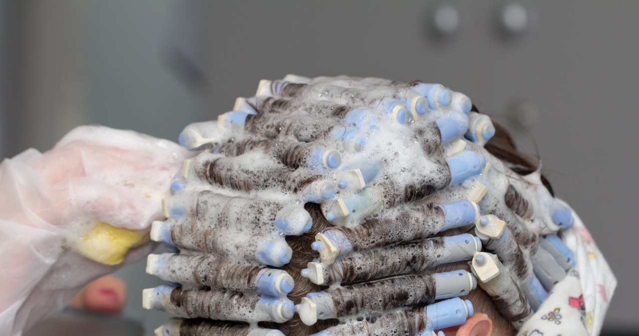 W PRL-u o takiej fryzurze marzyła każda kobieta. Dziś znów jest na topie