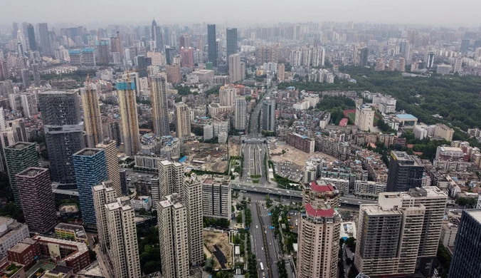 W Wuhan zamknięto całą dzielnicę z powodu czterech zakażeń. Bezobjawowych