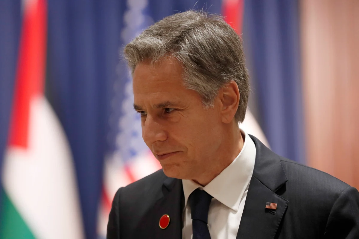 W najbliższych dniach będę rozmawiał z szefem rosyjskiego MSZ Siergiejem Ławrowem po raz pierwszy od początku inwazji Rosji na Ukrainę - powiedział w środę sekretarz stanu USA Antony Blinken. Dodał, że wśród tematów będzie m.in. uwolnienie przetrzymywanych przez Rosję obywateli USA oraz porozumienie w sprawie eksportu ukraińskiego zboża.