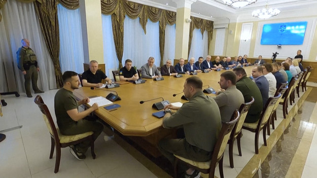 Prezydenta Wołodymyr Zełenski i Andriy Kostin spotkali się w Prokuraturze Generalnej, dzień po tym, jak został on mianowany naczelnym prokuratorem Ukrainy. Jego poprzednik został zwolniony w atmosferze skandalu.