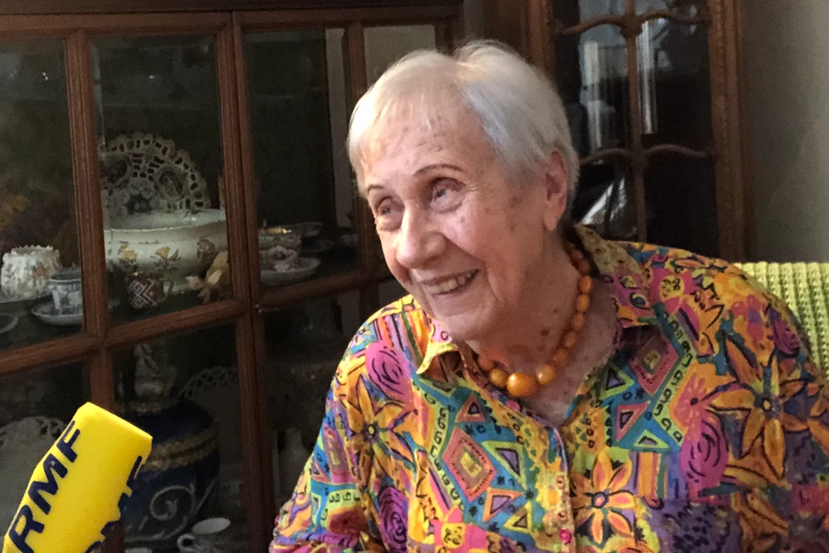 Janina Jankowska 6 lipca 2022 skończyła 95 lat. Wigoru, radości życia i poczucia humoru można jej tylko zazdrościć. Umówiłyśmy się na spotkanie w jej mieszkaniu na warszawskiej Pradze. Namówiłam panią Janinę, by wróciła pamięcią do 1 sierpnia 1944 roku i opowiedziała nam o wyjątkowym dla niej miejscu związanym z tamtymi dramatycznymi dniami. 