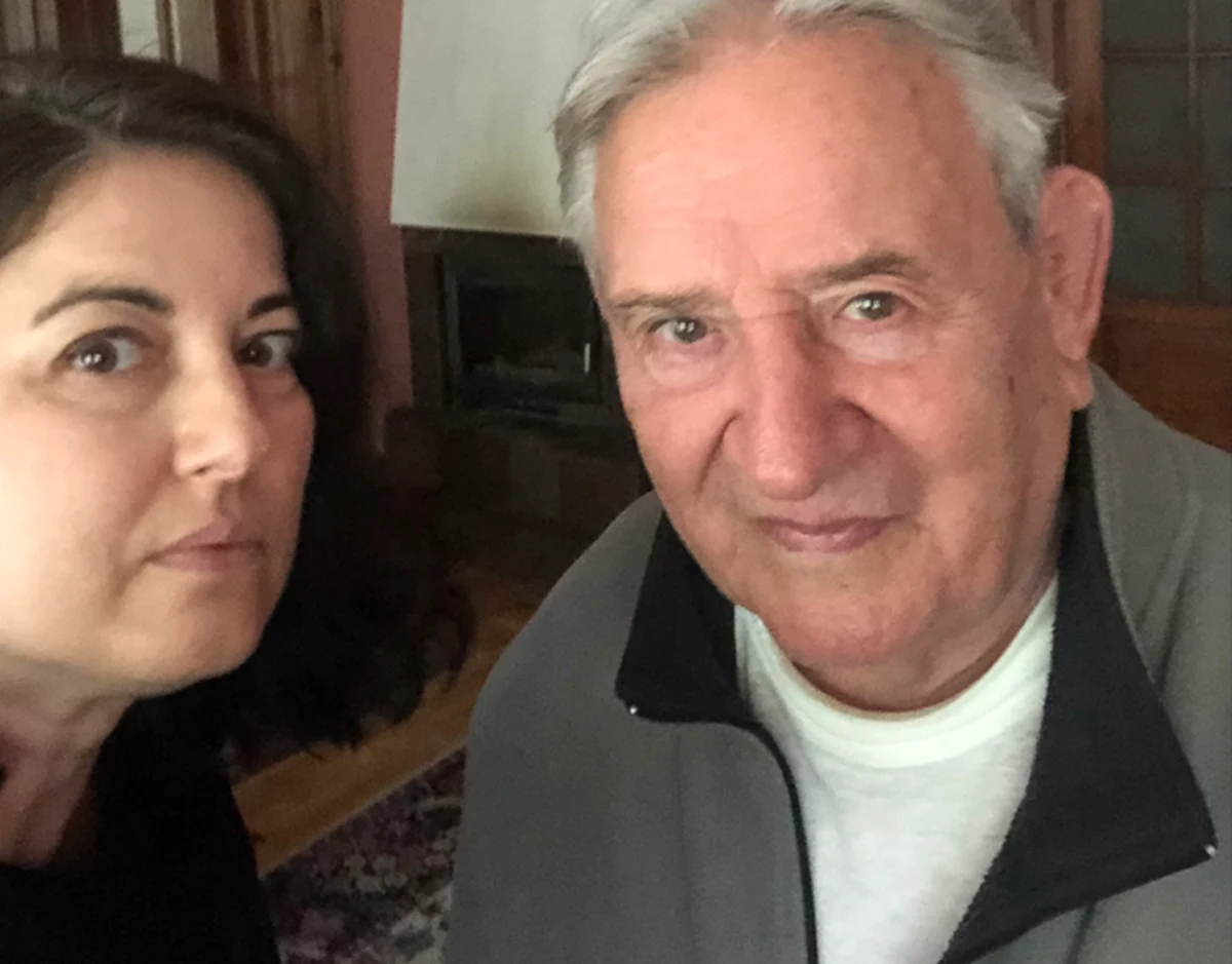 Bogdan Bartnikowski, pseudonim "Mały" 1 sierpnia 1944 roku miał 12 lat. Był łącznikiem oddziałów na Ochocie. "Miałem 12 i pół" - poprawia mnie pan Bogdan z uśmiechem. "To pół było niezwykle ważne w tym wieku" - dodaje. W Powstaniu Warszawskim stracił ojca. A 11 dni po wybuchu niepodległościowego zrywu razem z matką został wywieziony do niemieckiego obozu Auschwitz-Birkenau. 