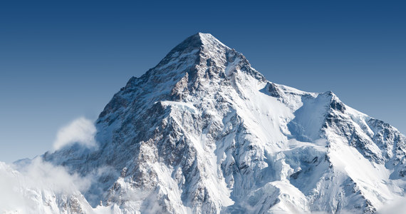 Trzecia Polka w historii zdobyła legendarny szczyt K2. Wyczyn Doroty Rosińskiej-Samoćko jest tym bardziej niezwykły, że to jej siódmy ośmiotysięcznik w tym roku, a dziewiąty w karierze. Nasza rodaczka jest coraz bliżej zdobycia Korony Himalajów i Karakorum.