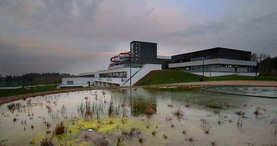 Nikt nie ma chętnych na zakup  Term Warmińskich. Cena wywoławcza wynosiła 46,2 mln zł, ale nabywca musiałby zapłacić też 1,9 mln zł za wyposażenie kompleksu basenów. Na wystawienie Term Warmińskich na sprzedaż zgodziły się w lutym lidzbarska rada powiatu i rada miejska Lidzbarka Warmińskiego, bo obiekt był wspólną inwestycją obu samorządów, które mają po połowie udziałów.