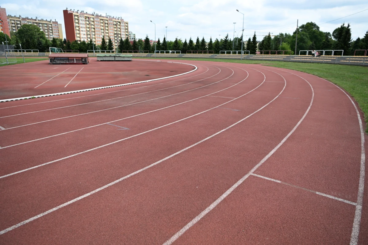 Podpisano dziś umowę na dofinansowanie budowy Podkarpackiego Centrum Lekkiej Atletyki w Rzeszowie. Budowę nowego obiektu będą współfinansować resort sportu i turystyki, który pokryje połowę kosztów oraz samorządy Rzeszowa i woj. podkarpackiego, które dołożą po 25 proc. Inwestycja ma być gotowa w 2025 roku. 