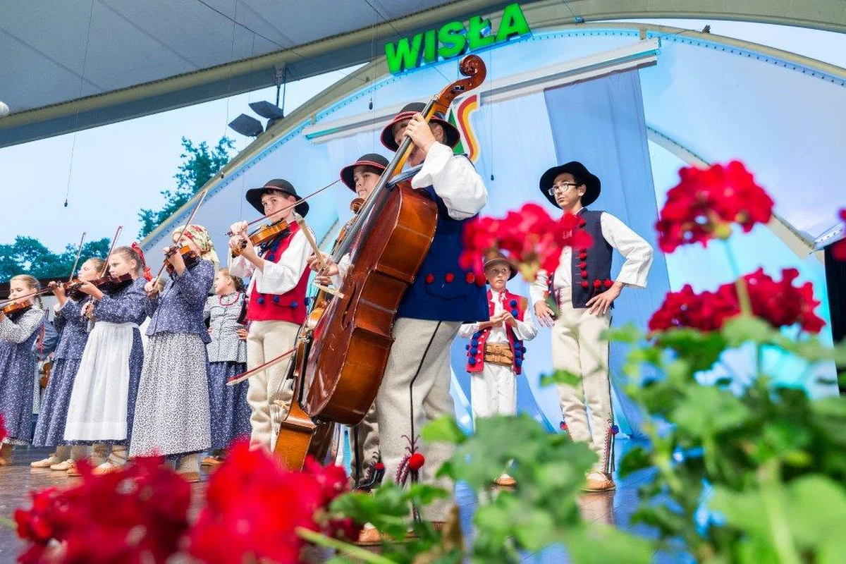W sobotę, 30 lipca przez Wisłę przejdzie barwny korowód z zespołami folklorystycznymi z całego świata. To symboliczny początek „najdłuższego tygodnia w roku” – Tygodnia Kultury Beskidzkiej. W programie wydarzenia także jarmark, warsztaty, koncerty przy szlakach górskich i wiele innych atrakcji. 