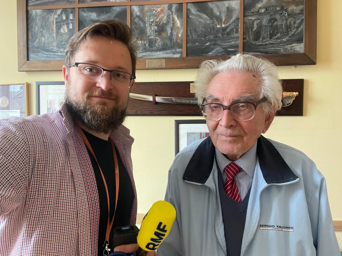 Kiedy wybuchło Powstanie Warszawskie, Jerzy Substyk miał niecałe 17 lat – do urodzin zostały mu dwa miesiące. 63 dni walk spędził niemal w jednym miejscu – w gmachu w warszawskim śródmieściu, który jego pluton "Perkun" utrzymał do końca powstania, mimo ciężkich ostrzałów i ciągłych niemieckich bombardowań.