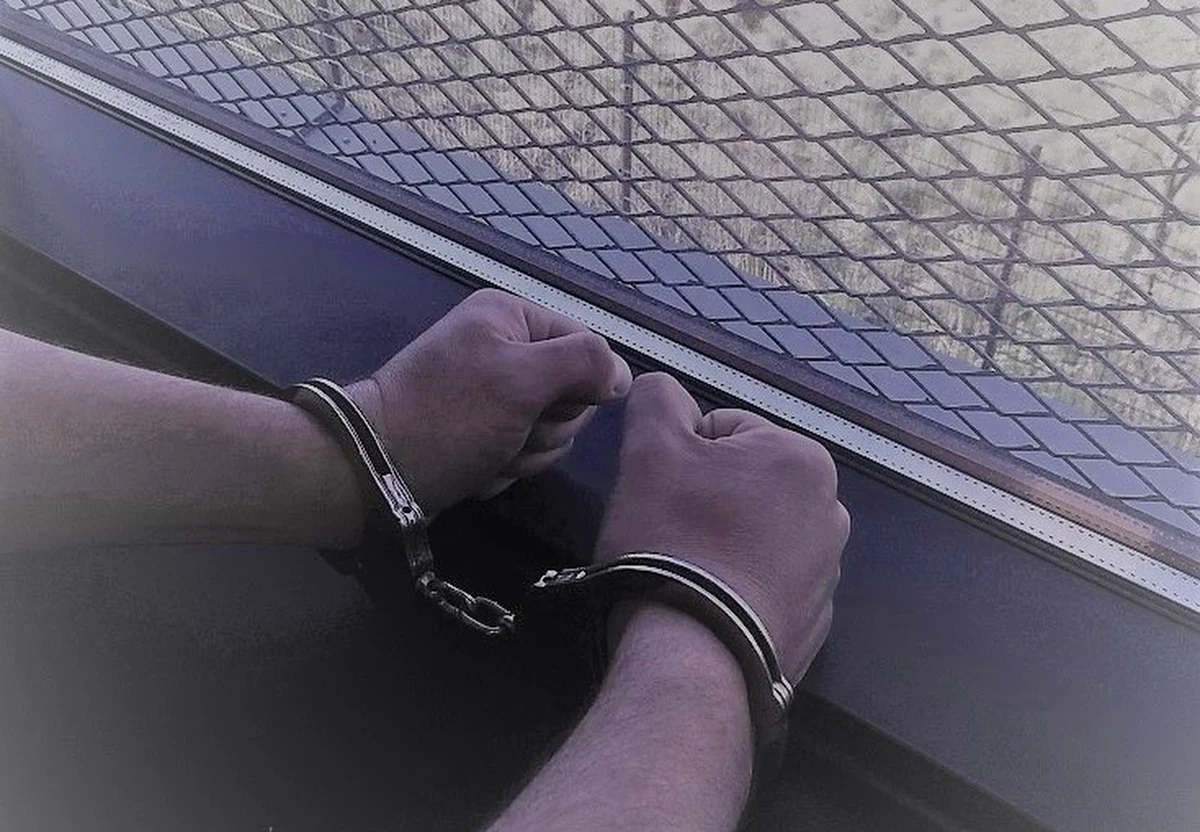 Funkcjonariusze placówki Straży Granicznej w Krakowie - Balicach zatrzymali 41-latka podejrzewanego przez ukraiński wymiar sprawiedliwości o oszustwa finansowe. Mężczyzna, poszukiwany na podstawie czerwonej noty Interpolu, trafił do aresztu.

