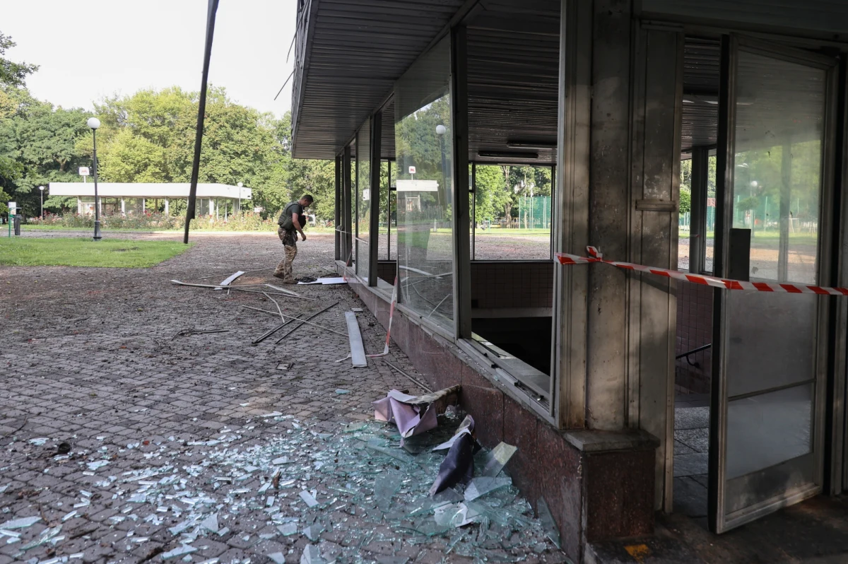 Co najmniej pięć osób zginęło, a siedem jest rannych w wyniku rosyjskiego ostrzału dzielnicy mieszkalnej w Mikołajowie na południu Ukrainy. Szef władz obwodowych Witalij Kim poinformował, że pociski trafiły obok przystanku transportu publicznego.