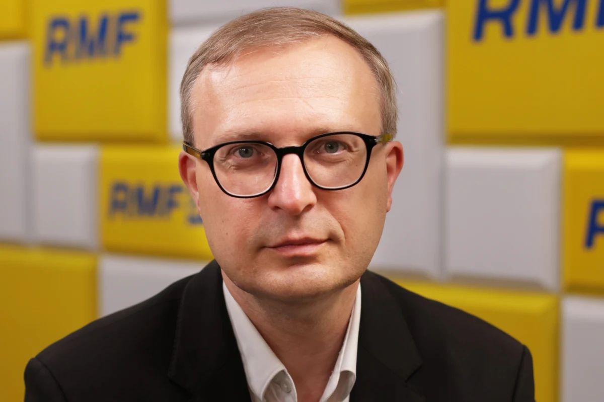 "Wydaje się, że najgorsze mamy za sobą" - powiedział Paweł Borys, prezes Polskiego Funduszu Rozwoju w Rozmowie w południe w RMF FM, komentując dzisiejsze dane GUS o inflacji w lipcu. Gość Krzysztofa Berendy mówił, że obecny w Polsce szczyt inflacyjny utrzyma się do września, później nastąpi spadek inflacji, a na początku 2023 roku jej niewielki wzrost. Od drugiego kwartału przyszłego roku rozpocznie się "silne hamowanie" dynamiki wzrostu cen.
