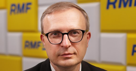 "Wydaje się, że najgorsze mamy za sobą" - powiedział Paweł Borys, prezes Polskiego Funduszu Rozwoju w Rozmowie w południe w RMF FM, komentując dzisiejsze dane GUS o inflacji w lipcu. Gość Krzysztofa Berendy mówił, że obecny w Polsce szczyt inflacyjny utrzyma się do września, później nastąpi spadek inflacji, a na początku 2023 roku jej niewielki wzrost. Od drugiego kwartału przyszłego roku rozpocznie się "silne hamowanie" dynamiki wzrostu cen.