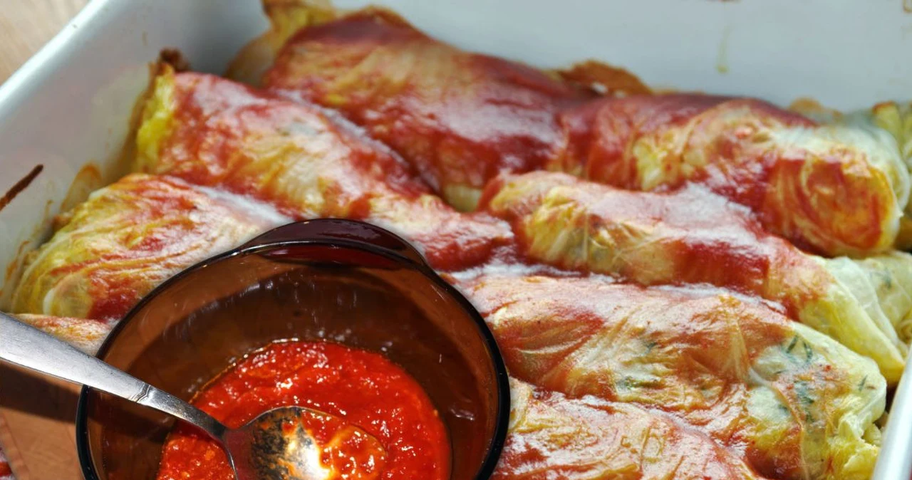 Przepis na sos paprykowopomidorowy. Idealnie sprawdzi się jako dodatek do krokietów czy