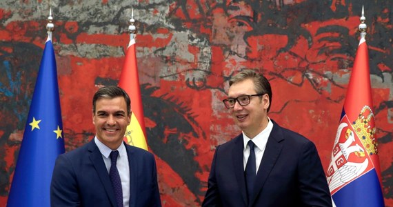 ​Przebywający w piątek z wizytą w Belgradzie premier Hiszpanii Pedro Sanchez zadeklarował wsparcie dla aspiracji Serbii do członkostwa w Unii Europejskiej oraz poparł ten kraj w konflikcie z Kosowem.