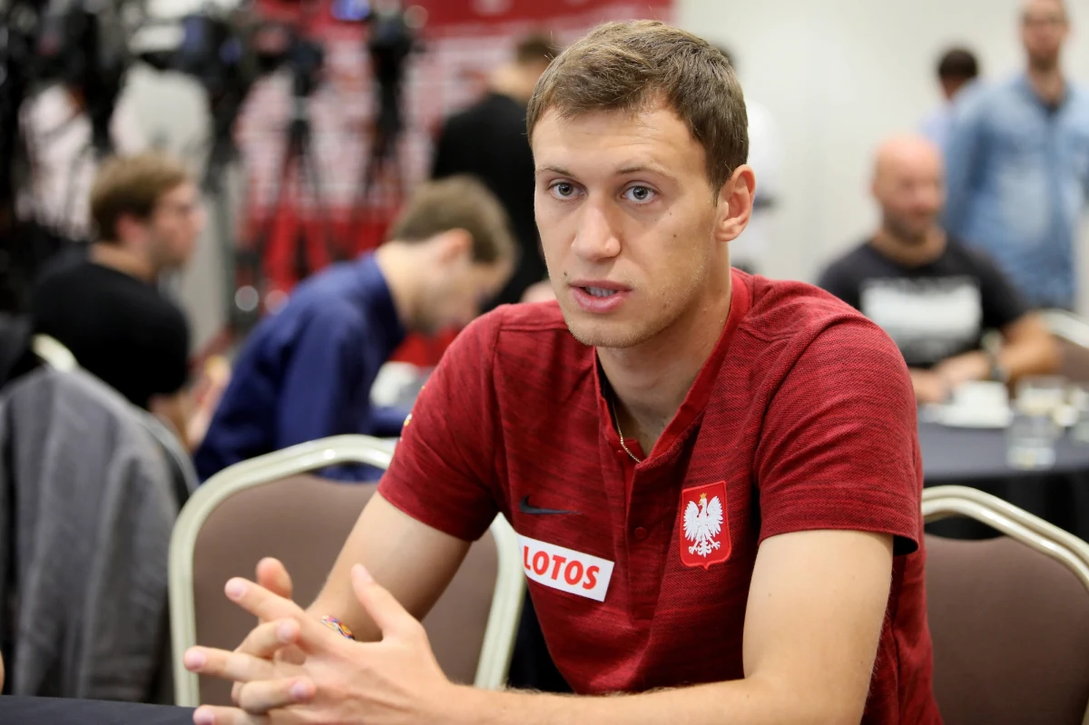 ​Piłkarz reprezentacji Polski Krystian Bielik, którego klub Derby County spadł na trzeci poziom w angielskim futbolu, został wypożyczony do występującego w Championship (drugi poziom) Birmingham City FC. Umowa ma obowiązywać do końca sezonu 2022/23.