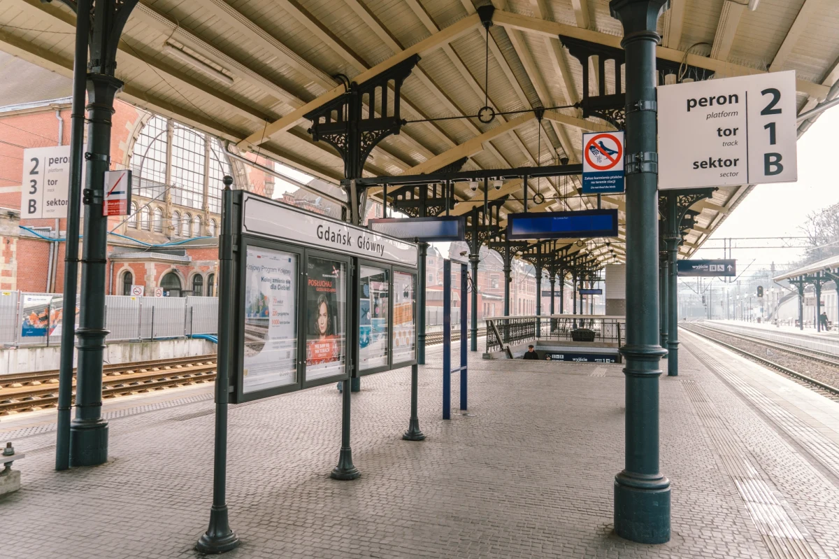 Od poniedziałku podwyżka cen biletów kolejowych w tzw. Taryfie Pomorskiej. Obowiązywać będzie ona w pociągach PKP Szybkiej Kolei Miejskiej w Trójmieście i POLREGIO. Bilety zdrożeją średnio o 15 proc.
