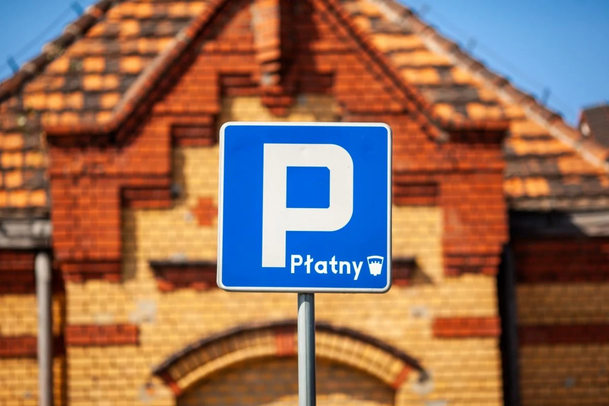 1 sierpnia zaczną obowiązywać nowe godziny funkcjonowania Strefy Płatnego Parkowania. Od poniedziałku do piątku na całym jej obszarze postój będzie płatny do godziny 20:00.