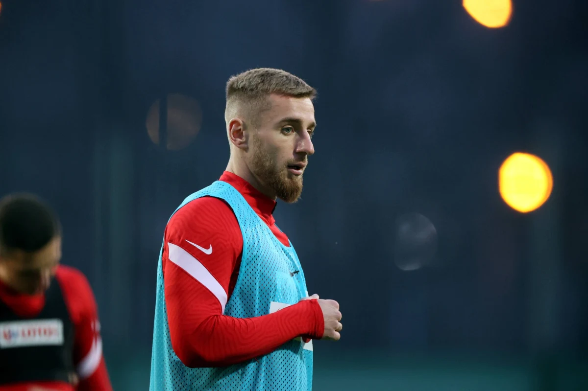 Rafał Augustyniak, występujący ostatnio w rosyjskim Uralu Jekaterynburg, wzmocnił Legię Warszawa. Jak poinformował stołeczny klub, 28-letni zawodnik podpisał kontrakt do 30 czerwca 2025 roku z opcją przedłużenia.