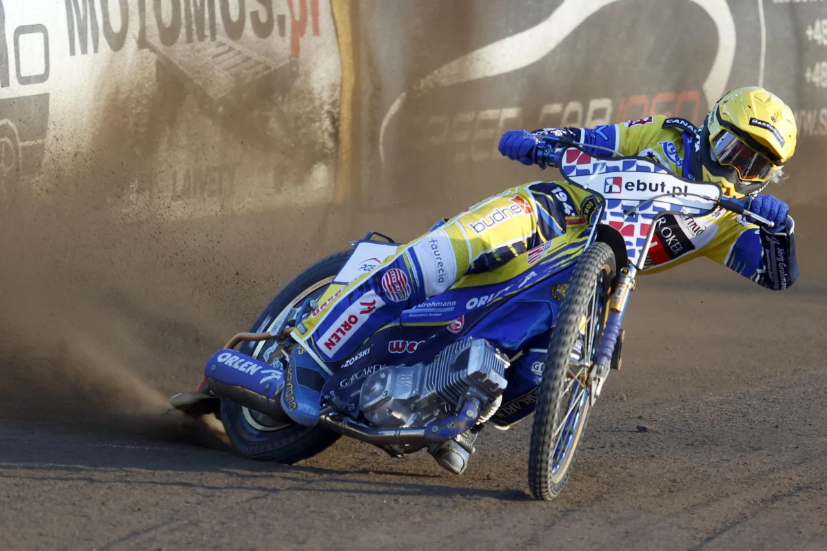 Polscy żużlowcy zajęli dopiero szóste miejsce w drużynowych mistrzostwach świata. Zawody pod nazwą Speedway of Nations w duńskim Vojens wygrali Australijczycy, którzy w finale pokonali broniących tytułu Brytyjczyków. Brązowy medal zdobyli Szwedzi.