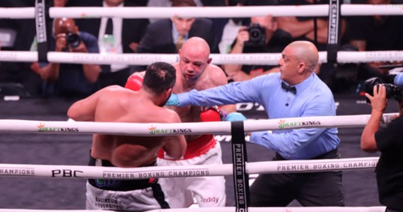 Adam Kownacki przegrał jednogłośnie na punkty z Turkiem Alim Demirezenem podczas gali w nowojorskiej hali Barclays Center. To trzecia z rzędu porażka Polaka na zawodowych ringach.