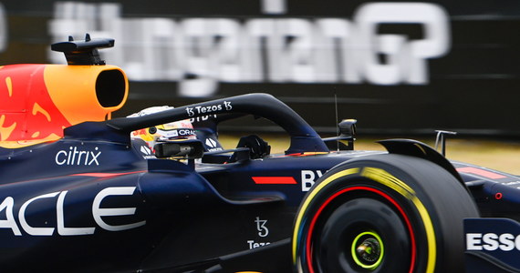 Max Verstappen (Red Bull) wygrał wyścig o Grand Prix Węgier, 13. rundę mistrzostw świata Formuły 1. Holender umocnił się na prowadzeniu w klasyfikacji generalnej i przybliżył się do obrony tytułu.