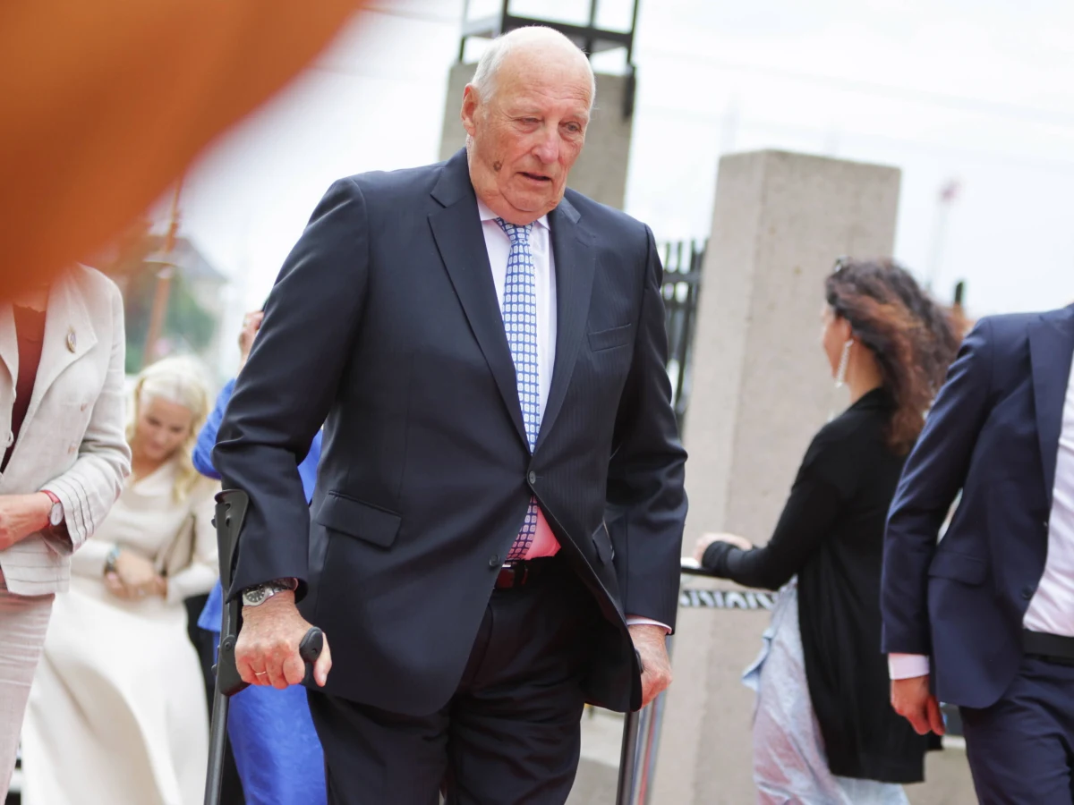 85-letni król Norwegii Harald V zajął 10. miejsce w żeglarskich mistrzostwach świata jachtów klasycznych rozgrywanych w Genewie. W rywalizacji brały udział 24 załogi z ośmiu krajów.