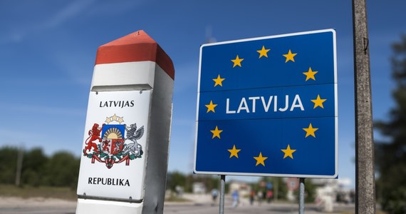 Władze Łotwy podjęły decyzję o zawieszeniu od 1 sierpnia umowy o uproszczonym przekraczaniu granicy przez obywateli Rosji, mieszkających w regionach przygranicznych - podało w poniedziałek niezależne Radio Swoboda.