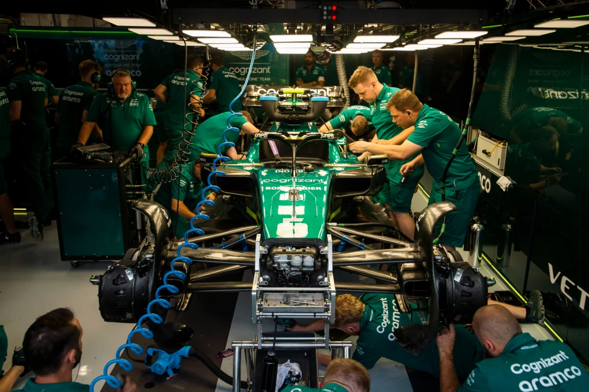 Dwukrotny mistrz świata Formuły 1 Fernando Alonso od następnego sezonu będzie się ścigał w barwach Aston Martin - poinformował zespół zajmujący dziewiąte, przedostatnie miejsce w klasyfikacji konstruktorów po 13 z 22 wyścigów w tym roku.