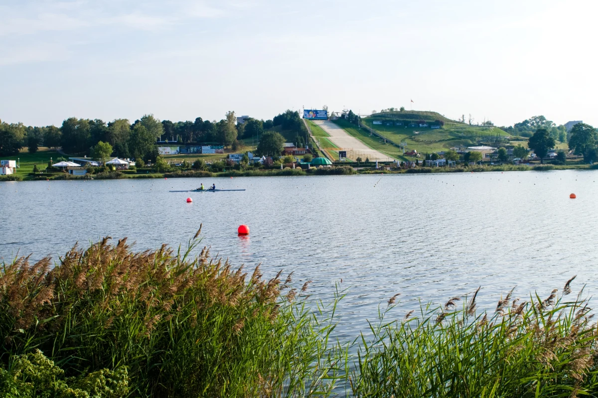 Z powodu zakwitu sinic w jeziorze Maltańskim obowiązuje zakaz kąpieli wydany przez Państwowego Powiatowego Inspektora Sanitarnego. Na kąpielisku została wywieszona czerwona flaga, pojawiły się również tablice informujące o zakazie. 