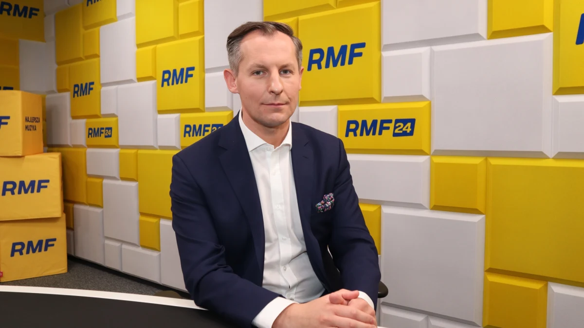 „Wpłynęło około 300 skarg. To dość dużo, zważywszy na to, że część wpływa do Rzecznika Finansowego. Konsumenci mają do czynienia z różnymi problemami w bankach. Te skargi będą u nas uwzględniane w decyzji, czy wszczynać postępowanie wobec tych banków, które ograniczają prawa konsumenta” – powiedział w Rozmowie w południe w RMF FM Tomasz Chróstny prezes Urzędu Ochrony Konkurencji i Konsumentów.