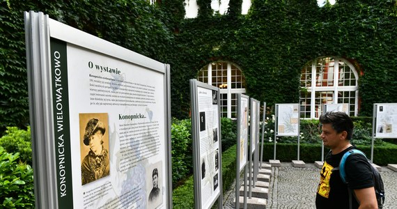 ​Wystawę składającą się z opisu życia i twórczości Marii Konopnickiej oraz prezentacji kilkunastu pierwodruków jej dzieł można od poniedziałku oglądać w Zakładzie Narodowym im. Ossolińskich we Wrocławiu.