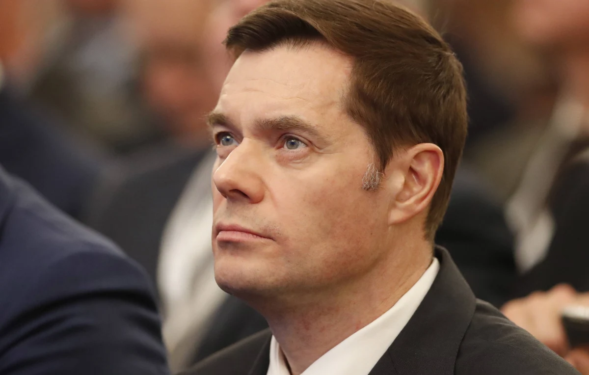 ​Łączna wartość majątku 25 najbogatszych rosyjskich oligarchów zmniejszyła się od początku roku z blisko 383 mld do około 322 mld dolarów, co stanowi spadek o około 15 proc. - poinformował w poniedziałek niezależny rosyjski portal Meduza, który przeanalizował dane finansowe z rankingu Bloomberg Billionaires Index.