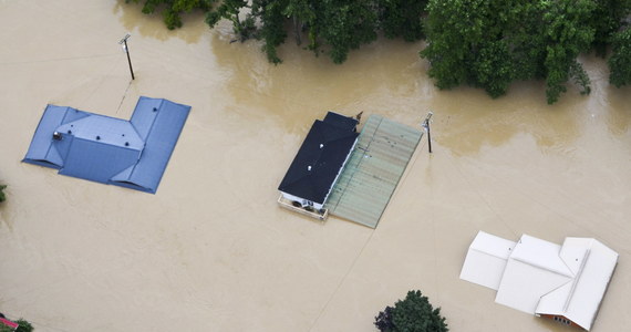 Co najmniej 37 osób zginęło w wyniku katastrofalnych powodzi w amerykańskim stanie Kentucky. Bilans ofiar może wzrosnąć, bowiem w dalszym ciągu zaginione są setki osób.