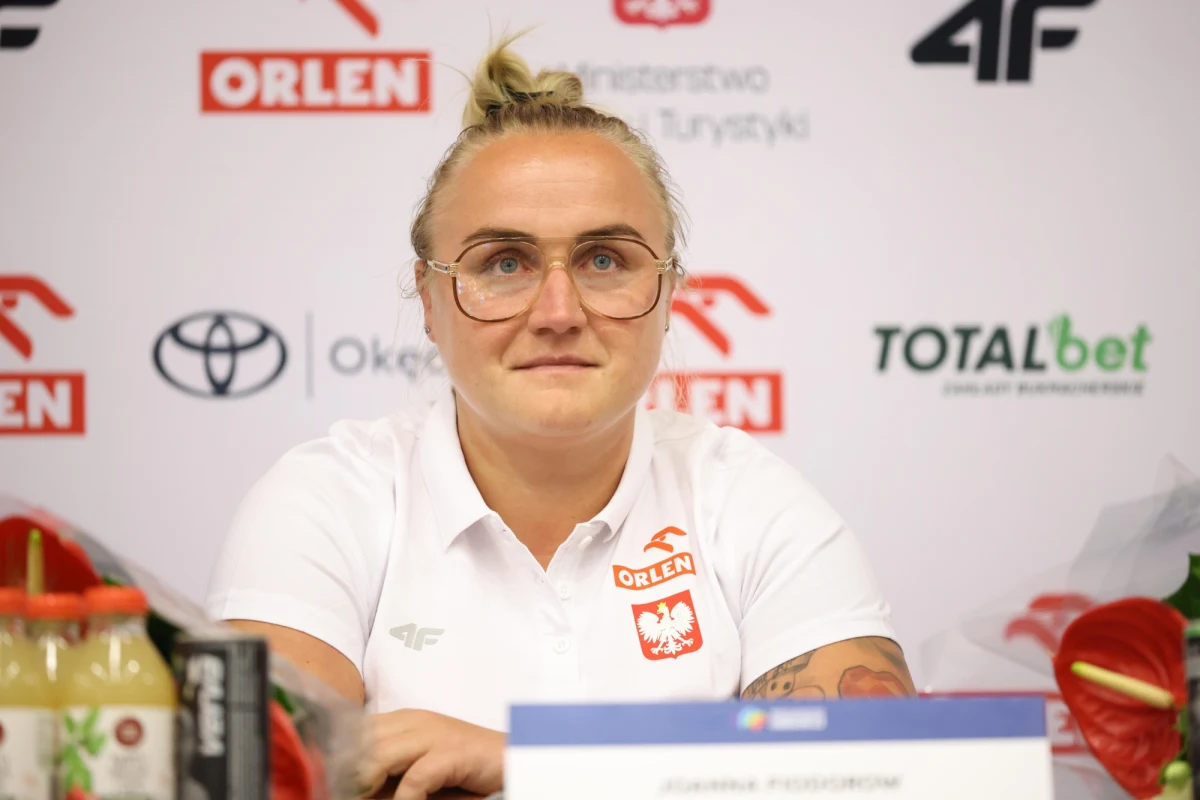 Niespełna rok temu Joanna Fiodorow zakończyła karierę, ale szybko znalazła nowe zajęcia. Była młociarka została trenerką mistrza olimpijskiego Wojciecha Nowickiego. "Są wobec Wojtka duże wymagania. Wszyscy oczekują medali" - przyznaje w rozmowie z Patrykiem Serwańskim z redakcji sportowej RMF FM. "Najważniejsze, że cały sezon przygotowawczy i startowy ułożył się po naszej myśli. Cieszę się, że zaraz po zakończeniu kariery potrafię pomóc takiemu mistrzowi jak Wojtek" - dodaje. 