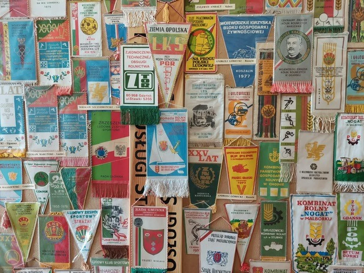 Muzeum Sportu Wiejskiego zostało otwarte w Łebczu koło Pucka. Można w nim zobaczyć cenne pamiątki pokazujące historię Ludowych Zespołów Sportowych. To pierwsze w Polsce muzeum tego typu.