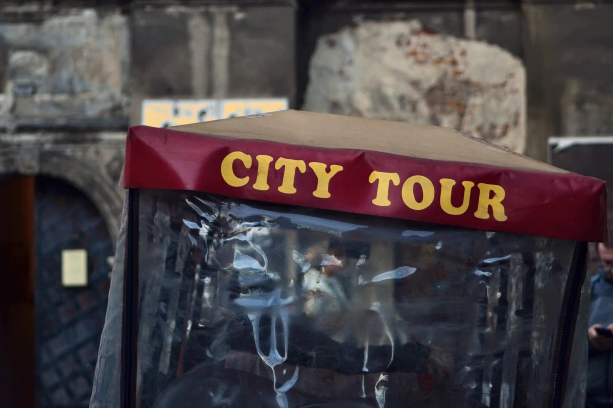 Wina trudna do ustalenia. Nie wiadomo, kto spowodował wypadek z udziałem melexa, do którego doszło wczoraj w Sopocie. 3 osoby, w tym dziecko, zostały ranne po tym, jak na jednym ze skrzyżowań Alei Niepodległości melex zderzył się z autem osobowym. 