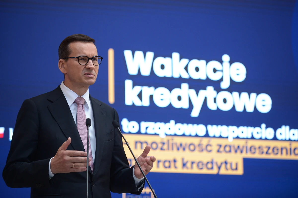 Premier Mateusz Morawiecki poinformował, że już ponad 500 tysięcy rodzin skorzystało z rządowych wakacji kredytowych. Uprawnionych do skorzystania z "urlopu" od kredytu hipotecznego jest około 2 milionów osób.