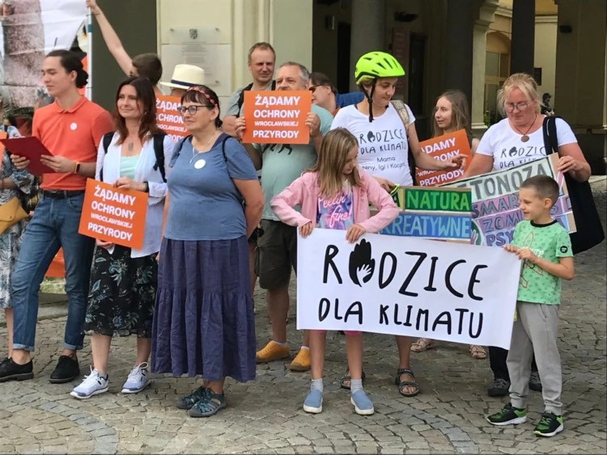 Dziś ruszyła kampania ekologiczna “Dziki Wrocław - dzika przyjemność”. Realizuje ją Koalicja Wrocławska Ochrona Klimatu, która zrzesza organizacje i ruchy działające na rzecz ochrony przyrody i klimatu. Aktywiści złożyli wnioski do prezydenta Wrocławia. Jak mówią - chcą ochrony 26 terenów zielonych zagrożonych betonozą, wycinką i suszą. Zdaniem Ratusza większość z nich jest już chroniona.
