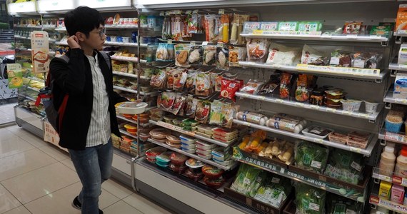 ​Chiny nałożyły ograniczenia na tysiące tajwańskich produktów żywnościowych, od owoców i warzyw po ciastka i produkty dla niemowląt - informuje Nikkei Asia. Decyzja zapadła tuż przed wizytą szefowej amerykańskiej Izby Reprezentantów Nancy Pelosi na Tajwanie.