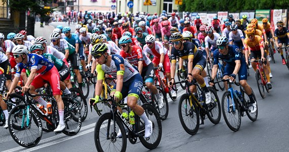 W związku z metą V etapu Tour de Pologne w środę w Rzeszowie kierowcy muszą spodziewać się sporych utrudnień w ruchu. Niektóre ulice w stolicy Podkarpacia będą całkowicie zamknięte już od godz. 9.
