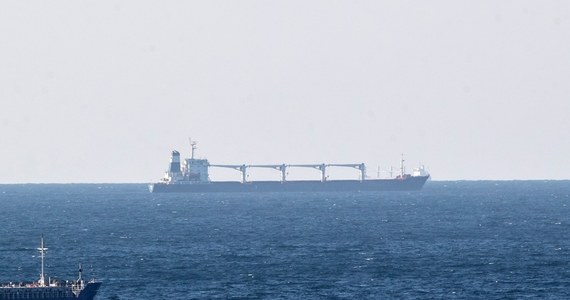 Statek Razoni transportujący ukraińskie zboże dotarł wieczorem do portu w Stambule - informuje turecki dziennik "Daily Sabah". W środę rano ma się odbyć jego inspekcja. 