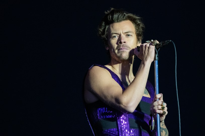 Harry Styles obecnie jest wokalistą znanym na całym świecie. Zaczynał jako uczestnik "X Factor". W sieci pojawiło się właśnie nagranie z castingu, które nie zostało wyemitowane w telewizji. Występ piosenkarza był tak zły, że jurorzy przerwali przesłuchanie!