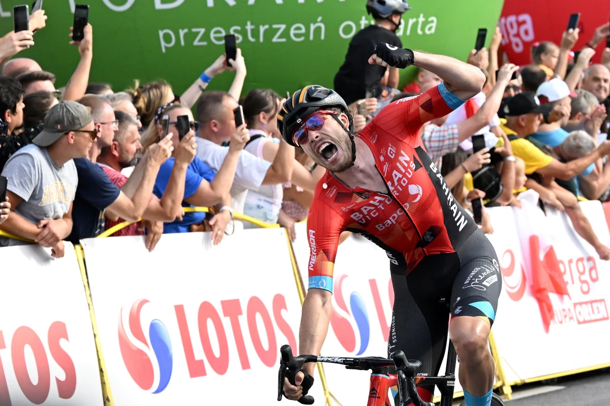 Niemiec Phil Bauhaus z ekipy Bahrain Victorious wygrał w Rzeszowie piąty etap wyścigu kolarskiego Tour de Pologne. Żółtą koszulkę lidera zachował Kolumbijczyk Sergio Higuita z drużyny Bora-hansgrohe.